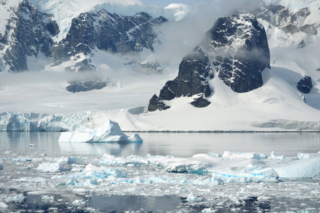 Das antarktische Eis. Und Pinguine. Antarctica_ice_05 