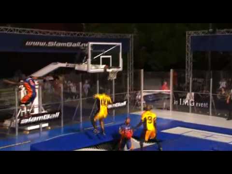 Basketball + Football + Trampolin = Slam Ball! lyteCache.php?origThumbUrl=%2F%2Fi.ytimg.com%2Fvi%2F2ouXw328WYI%2Fhqdefault 