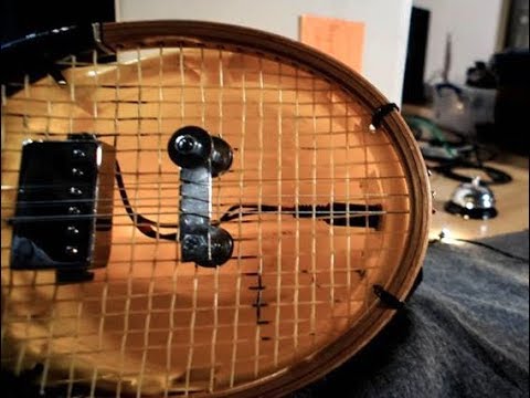 Tennisschläger-Gitarre, Schreibmaschinen-Schlagzeug und Loop-Machine lyteCache.php?origThumbUrl=https%3A%2F%2Fi.ytimg.com%2Fvi%2F-IxHM3qsYW8%2F0 