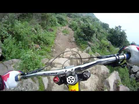 Adrenalin pur: Mountainbike-Abfahrt extrem lyteCache.php?origThumbUrl=https%3A%2F%2Fi.ytimg.com%2Fvi%2F1q3LV2yyzJg%2F0 