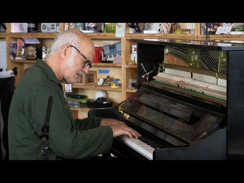 Tiny Desk Concert: Ludovico Einaudi lyteCache.php?origThumbUrl=https%3A%2F%2Fi.ytimg.com%2Fvi%2F2oyZ9OM-neM%2F0 