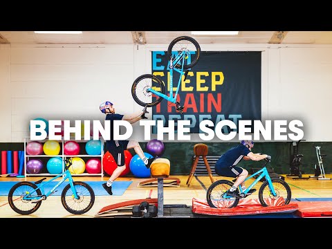 Danny MacAskill macht Trial-Tricks in der Turnhalle lyteCache.php?origThumbUrl=https%3A%2F%2Fi.ytimg.com%2Fvi%2F3er8DmZW0ZY%2F0 