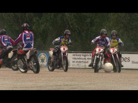 "Motoball" ist Fußball mit Motorrädern lyteCache.php?origThumbUrl=https%3A%2F%2Fi.ytimg.com%2Fvi%2F5qtZ4aCQhQg%2F0 