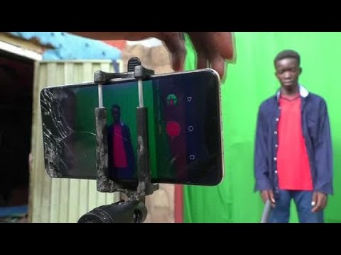 Jung-Filmemacher aus Nigeria verblüffen mit Smartphone-Kurzfilmen lyteCache.php?origThumbUrl=https%3A%2F%2Fi.ytimg.com%2Fvi%2FD25NrAQZLng%2F0 