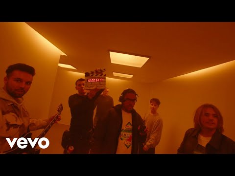 Musikvideo: Nothing But Thieves - "Is Everybody Going Crazy?" lyteCache.php?origThumbUrl=https%3A%2F%2Fi.ytimg.com%2Fvi%2FF_hmqY_PK0s%2F0 