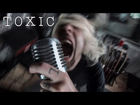 Britney Spears' "Toxic" als Metal-Song lyteCache.php?origThumbUrl=https%3A%2F%2Fi.ytimg.com%2Fvi%2FHIt3NDZoSnU%2F0 