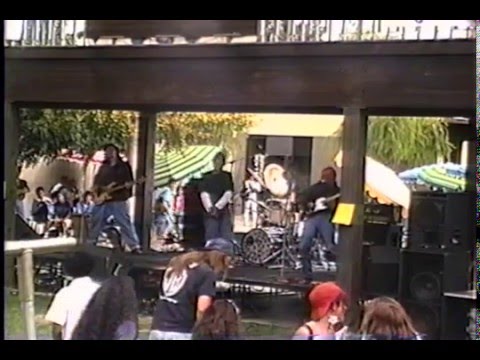 Das erste Konzert von Rage Against The Machine lyteCache.php?origThumbUrl=https%3A%2F%2Fi.ytimg.com%2Fvi%2FHMq-qAn3otE%2F0 