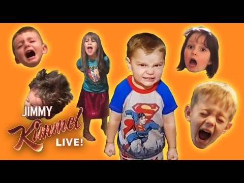 Jimmy Kimmel veräppelt wieder Halloween-Kinder und Gus Johnson den Brauch lyteCache.php?origThumbUrl=https%3A%2F%2Fi.ytimg.com%2Fvi%2FIJvRDU6X1k8%2F0 