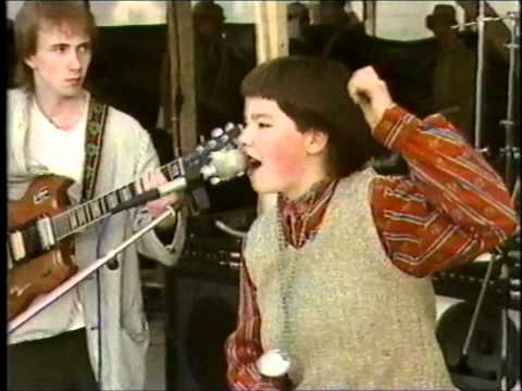 Björk als Teenager-Punk lyteCache.php?origThumbUrl=https%3A%2F%2Fi.ytimg.com%2Fvi%2FNAuP1JDesJs%2F0 