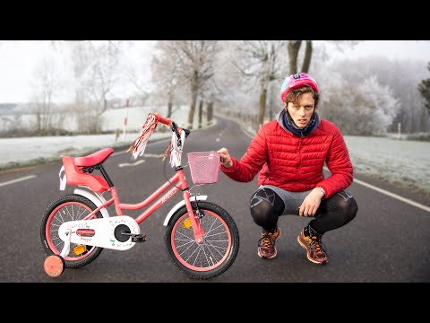 Auf einem Barbie-Kinderfahrrad durch ein komplettes Land fahren lyteCache.php?origThumbUrl=https%3A%2F%2Fi.ytimg.com%2Fvi%2FNGqTzcQjD2c%2F0 