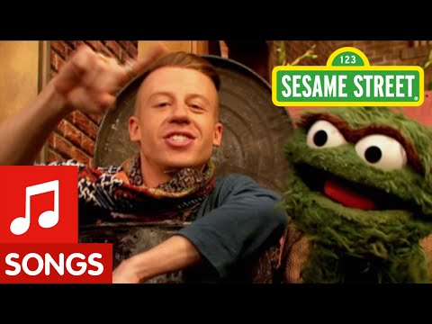 Macklemore in der Sesamstraße lyteCache.php?origThumbUrl=https%3A%2F%2Fi.ytimg.com%2Fvi%2FSTH9ZpeFH2o%2F0 