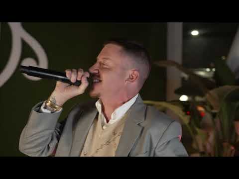 Macklemore ft. Windser & Ryan Lewis - "Next Year" (Musikvideo & Live) lyteCache.php?origThumbUrl=https%3A%2F%2Fi.ytimg.com%2Fvi%2FZxO68FWeJ6k%2F0 