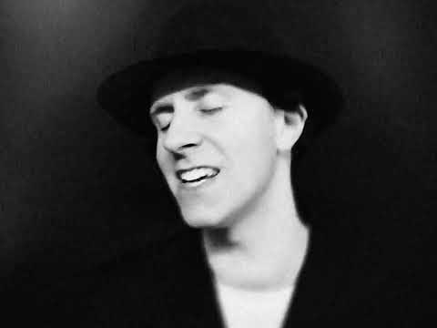 Maxïmo Park - "Favourite Songs" (Musikvideo) lyteCache.php?origThumbUrl=https%3A%2F%2Fi.ytimg.com%2Fvi%2F_0waBgUdV4k%2F0 