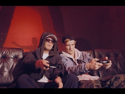 Literal Musikvideo: Dendemann ft. Trettmann - "Littbarski" lyteCache.php?origThumbUrl=https%3A%2F%2Fi.ytimg.com%2Fvi%2FbuVoXZAE6ts%2F0 