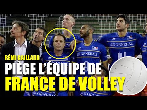 Remi Gaillard mogelt sich (mal wieder) aufs Volleyball-Mannschaftsfoto lyteCache.php?origThumbUrl=https%3A%2F%2Fi.ytimg.com%2Fvi%2FbxIey9d2I0o%2F0 