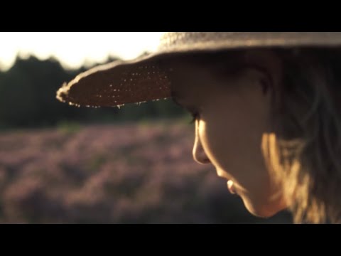 Musikvideo: Emma Longard - "Quieter" lyteCache.php?origThumbUrl=https%3A%2F%2Fi.ytimg.com%2Fvi%2FgieUXoQsDHA%2F0 