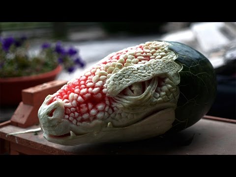 Drachenkopf aus Wassermelone schnitzen lyteCache.php?origThumbUrl=https%3A%2F%2Fi.ytimg.com%2Fvi%2FgmnyFddwFDI%2F0 