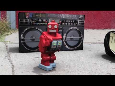 Miniroboter als Street Dancer lyteCache.php?origThumbUrl=https%3A%2F%2Fi.ytimg.com%2Fvi%2FhcIlTKoDPGI%2F0 