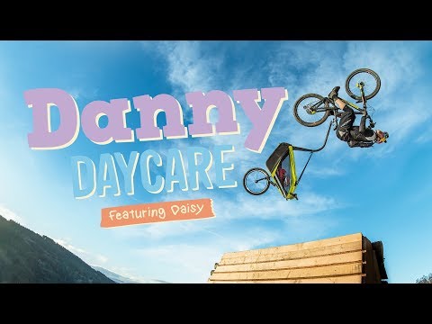 Danny MacAskill zeigt, dass man auch mit Kinderanhänger tricksen kann lyteCache.php?origThumbUrl=https%3A%2F%2Fi.ytimg.com%2Fvi%2Fjj0CmnxuTaQ%2F0 