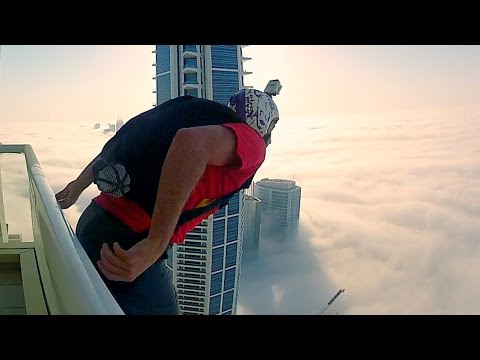 Base Jump in die Wolkendecke lyteCache.php?origThumbUrl=https%3A%2F%2Fi.ytimg.com%2Fvi%2Fjz69QeNwuDM%2F0 