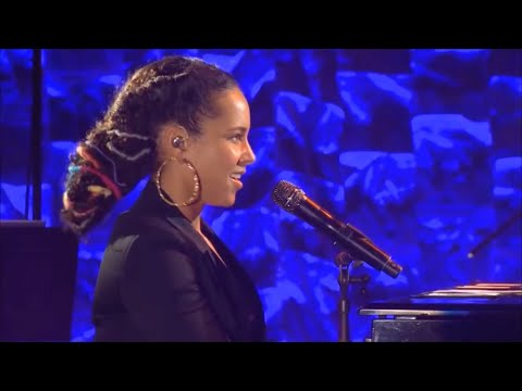 Alicia Keys covert Jay-Z-Songs am Klavier lyteCache.php?origThumbUrl=https%3A%2F%2Fi.ytimg.com%2Fvi%2FmCODwB_MKPU%2F0 