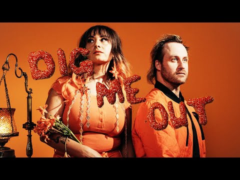 Album-Kurzreviews April 2023: Neues von Fall Out Boy, Enter Shikari, Two Year Vacation & mehr lyteCache.php?origThumbUrl=https%3A%2F%2Fi.ytimg.com%2Fvi%2FoXKnL1h7hDo%2F0 