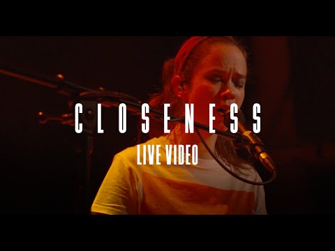 lilly among clouds - "Closeness" (live @ Mojo Club Hamburg) lyteCache.php?origThumbUrl=https%3A%2F%2Fi.ytimg.com%2Fvi%2FqoMO3tX1DyU%2F0 