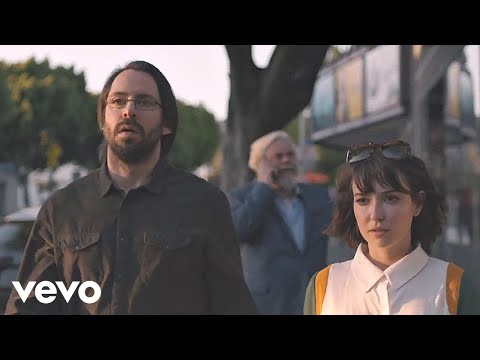 Gilfoyle ist gefangen im neuen Musikvideo von Hot Chip lyteCache.php?origThumbUrl=https%3A%2F%2Fi.ytimg.com%2Fvi%2FrOnMZALLQPk%2F0 