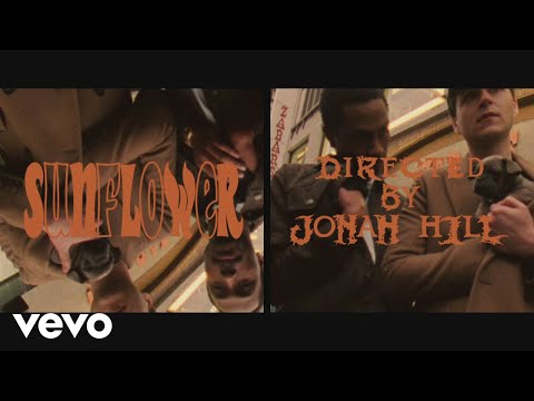 Jonah Hill hat das Vampire Weekend-Musikvideo zu "Sunflower" gemacht lyteCache.php?origThumbUrl=https%3A%2F%2Fi.ytimg.com%2Fvi%2FsKDesEcDrcc%2F0 