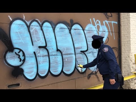 Polizist und Tagger in Personalunion lyteCache.php?origThumbUrl=https%3A%2F%2Fi.ytimg.com%2Fvi%2FsP6gK5c6tdw%2F0 