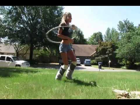 Hula-Hoop Girl lyteCache.php?origThumbUrl=https%3A%2F%2Fi.ytimg.com%2Fvi%2FuovoFAsIkhA%2F0 