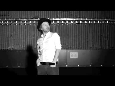 Thom Yorke tanzt zu allem Scheiß lyteCache.php?origThumbUrl=https%3A%2F%2Fi.ytimg.com%2Fvi%2Fvn8c1nlXBDY%2F0 