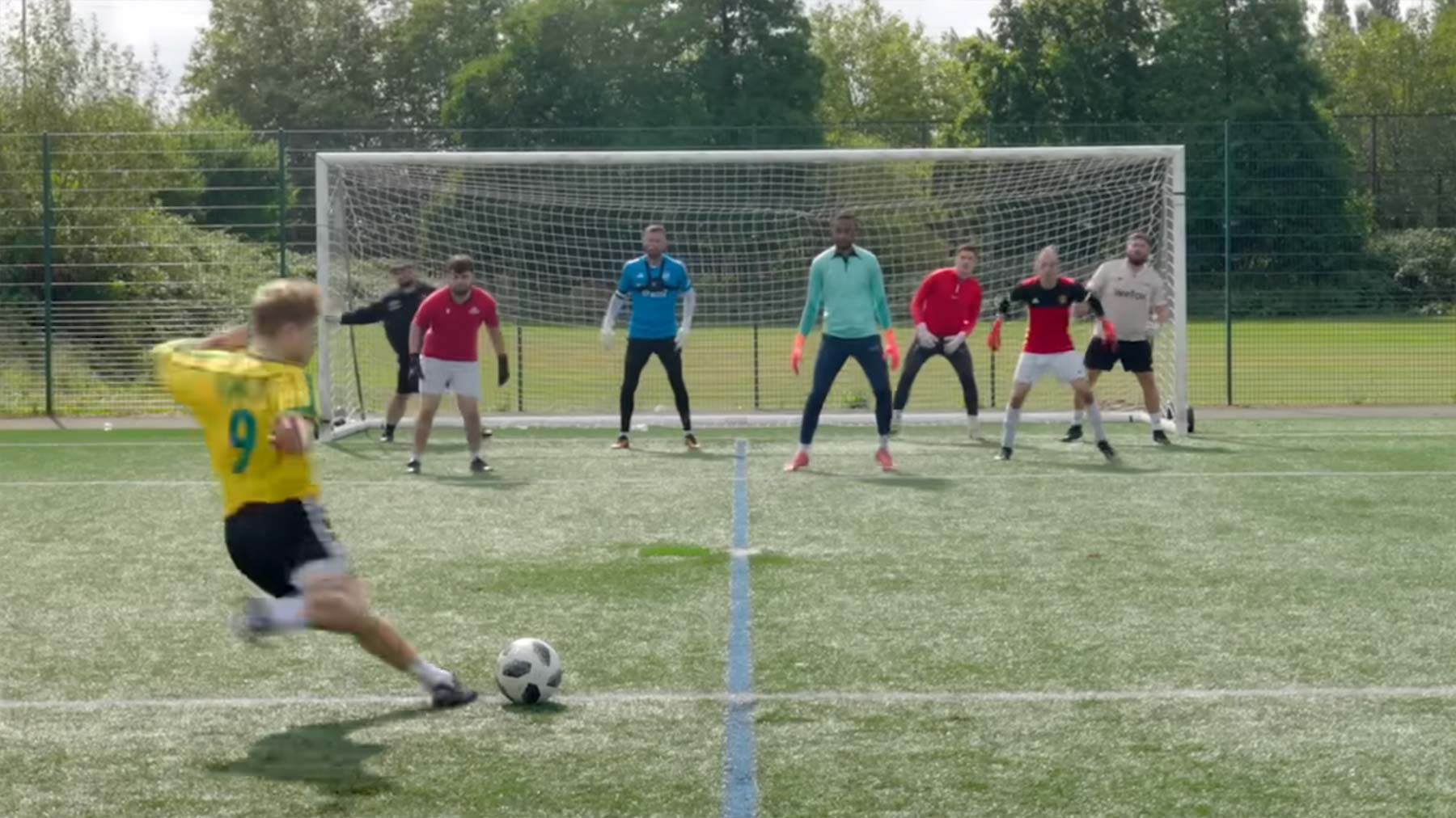 Bei jedem Tor kommt ein zusätzlicher Torhüter dazu fussball-bei-jedem-tor-weiterer-torhueter-dazzu 